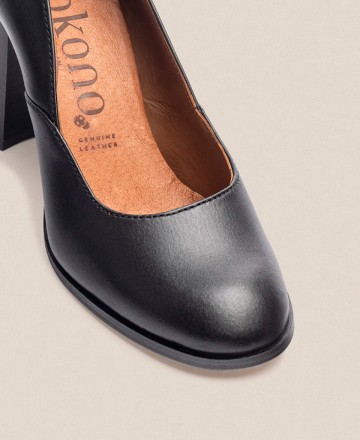 Yokono Loir 001 wide heel pumps