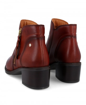 Pikolinos Bacarot W2D-8674 leather ankle boots