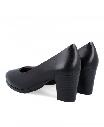 Pitillos 100 Classic black pump for women