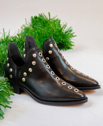 Ankle boots with studs Alpe Cecile 2551