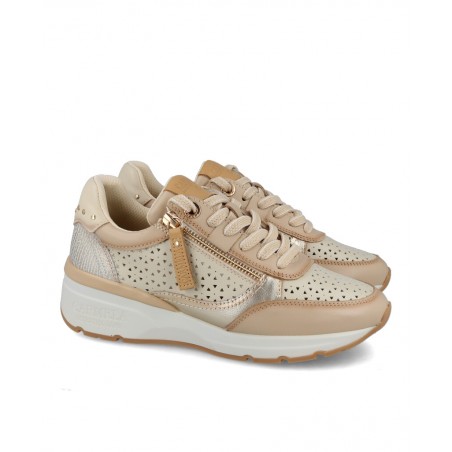 h2Zapatillas con toques metalizados Carmela 162281 h2 pThese beige women s sneakers are the perfect choice for those looking to