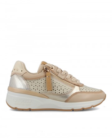 h2Zapatillas con toques metalizados Carmela 162281 h2 pThese beige women s sneakers are the perfect choice for those looking to