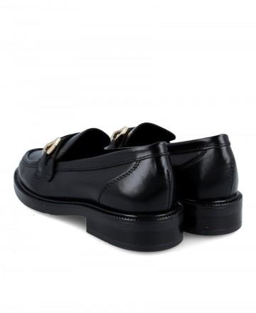 h2Mocasines de mujer con eslabon Stilmoda 4866 h2 pElegancia y comodidad se unen en los mocasines Stilmoda 4866 un calzado perf