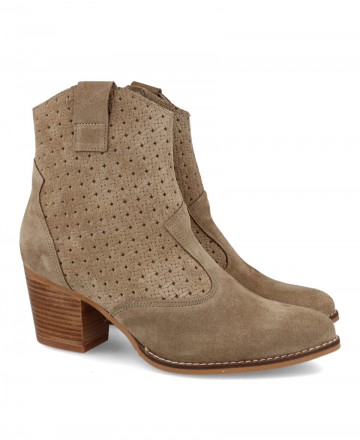 Kissia 924 heeled ankle boots with die-cut leather