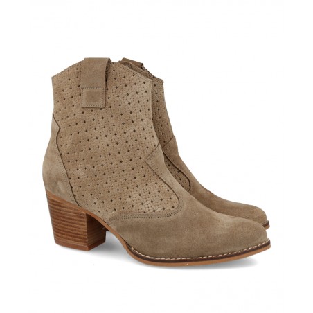 Kissia 924 heeled ankle boots with die-cut leather